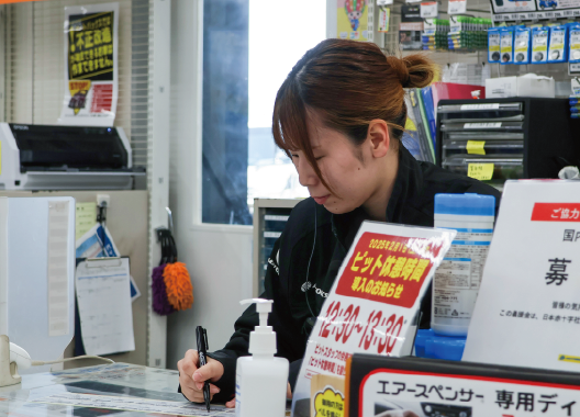 フロアスタッフのイメージ画像